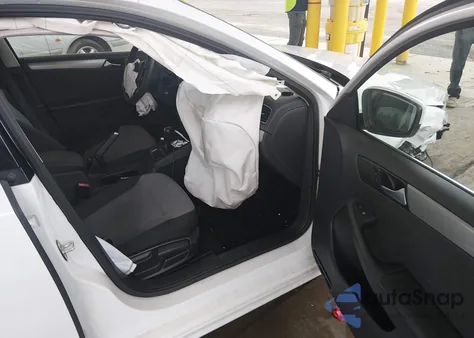 2017 Volkswagen Jetta 1.4T S z USA, uszkodzony, nr VIN 3VW2B7AJXHM313162